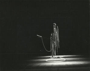 Foto der Performance Cuerdas simple medida von Sonia Sanoja